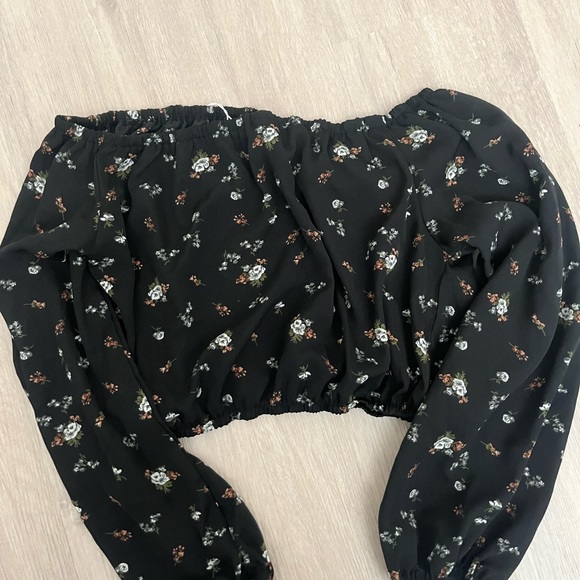 Black cropped long sleeve - Picture 1 of 3